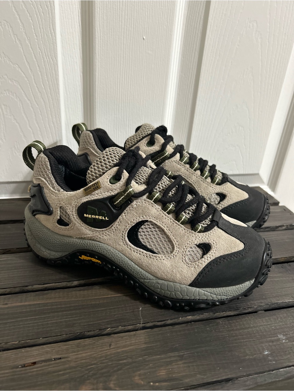 Merrell Chameleon XCR Gore-Tex Women’s Hiking Shoes Sz 6 EUC - Picture 2 of 7